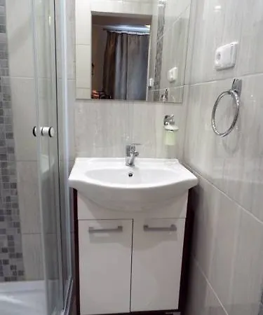 Apartment Namestie Svaeteho Egidia - Kitchen - Bathroom - Self Check-In - Parking Available Free Public Or Paid Private For 20 Euro Per Stay Please Read Our Emails 아파트 포프라트