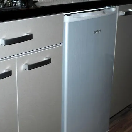 아파트 Apartment Namestie Svaeteho Egidia - Kitchen - Bathroom - Self Check-In - Parking Available Free Public Or Paid Private For 20 Euro Per Stay Please Read Our Emails *