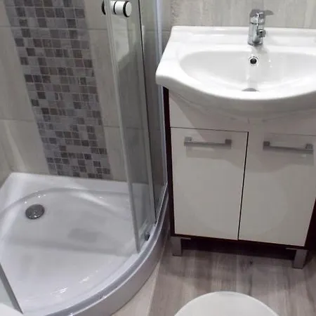 Apartment Namestie Svaeteho Egidia - Kitchen - Bathroom - Self Check-In - Parking Available Free Public Or Paid Private For 20 Euro Per Stay Please Read Our Emails 아파트 *